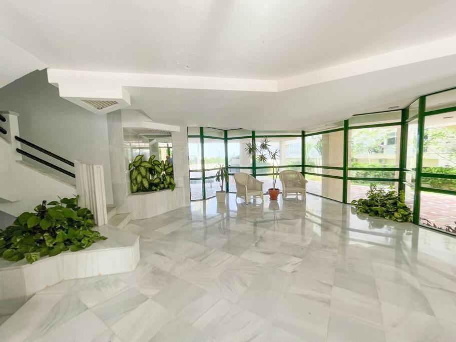 Seafront Apartment With Direct Access To The Beach Torremolinos Esterno foto